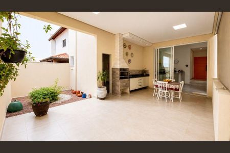 Casa à venda com 195m², 3 quartos e 4 vagas