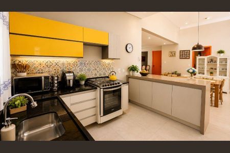 Casa à venda com 195m², 3 quartos e 4 vagas