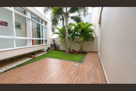Casa à venda com 195m², 3 quartos e 4 vagas