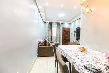 Casa à venda com 74m², 2 quartos e 1 vagaSala