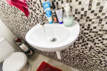 Casa à venda com 74m², 2 quartos e 1 vagaLavabo