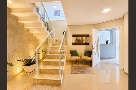 Casa à venda com 357m², 4 quartos e 4 vagas