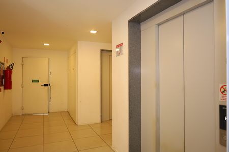 Apartamento para alugar com 35m², 2 quartos e sem vagaÁrea comum - Saguão do prédio