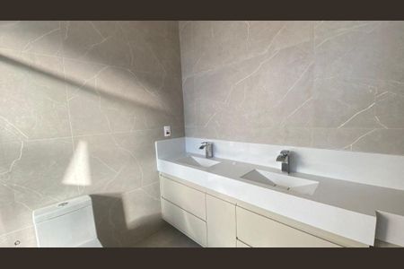 Casa à venda com 283m², 3 quartos e 4 vagas