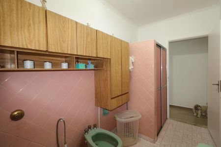 Casa à venda com 237m², 2 quartos e 4 vagasBanheiro