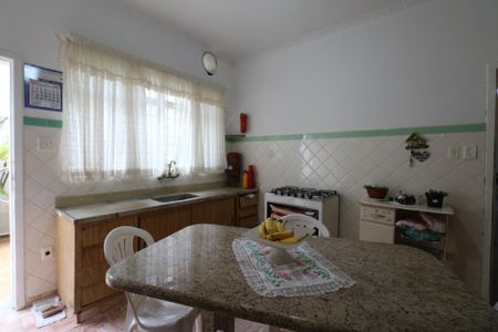 Casa à venda com 237m², 2 quartos e 4 vagasCozinha