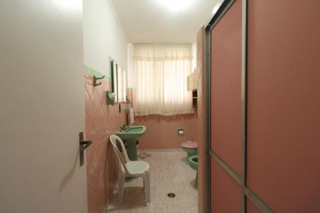 Casa à venda com 237m², 2 quartos e 4 vagasBanheiro