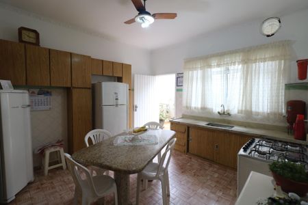 Casa à venda com 237m², 2 quartos e 4 vagasCozinha