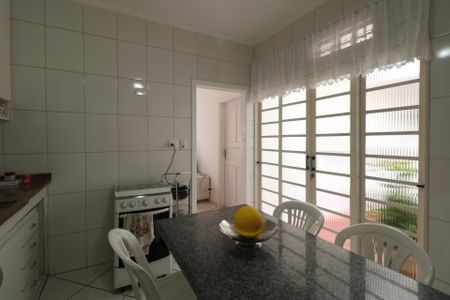 Casa à venda com 237m², 2 quartos e 4 vagasCasa do Fundos