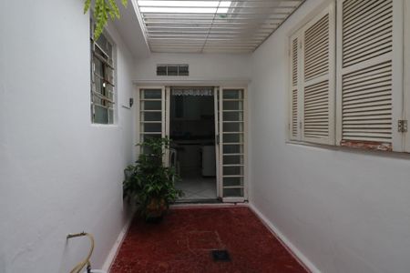 Casa à venda com 237m², 2 quartos e 4 vagasCasa do Fundos