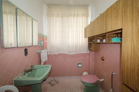 Casa à venda com 237m², 2 quartos e 4 vagasBanheiro