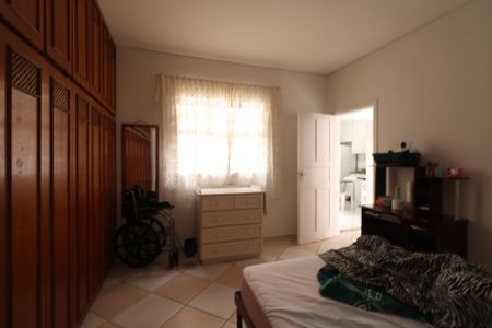 Casa à venda com 237m², 2 quartos e 4 vagasCasa do Fundos
