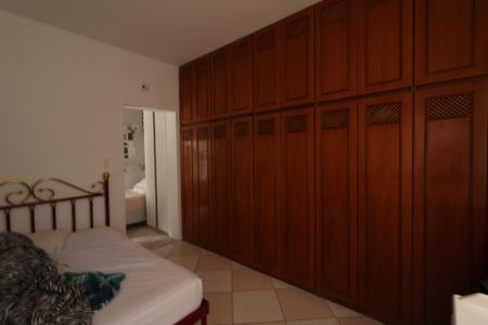 Casa à venda com 237m², 2 quartos e 4 vagasCasa do Fundos