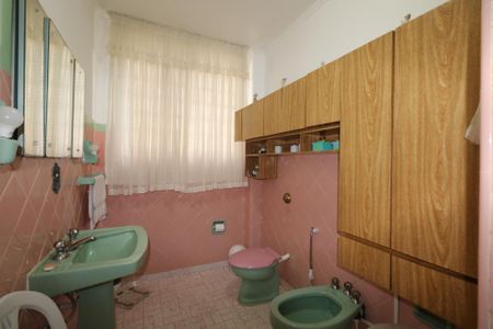 Casa à venda com 237m², 2 quartos e 4 vagasBanheiro