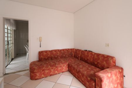Casa à venda com 237m², 2 quartos e 4 vagasCasa do Fundos