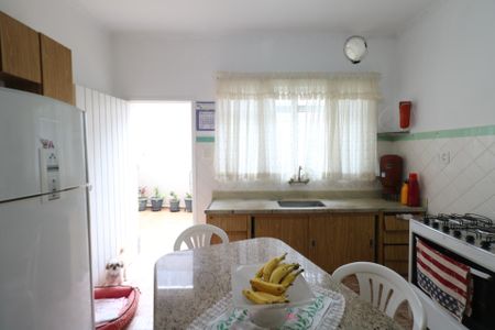 Casa à venda com 237m², 2 quartos e 4 vagasCozinha