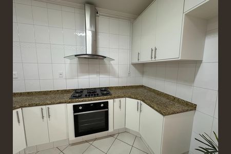Casa para alugar com 150m², 3 quartos e 2 vagas Casa para alugar com 150m², 3 quartos e 2 vagasCozinha