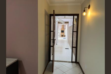 Casa para alugar com 150m², 3 quartos e 2 vagas Casa para alugar com 150m², 3 quartos e 2 vagasCorredor