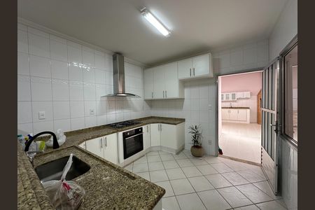 Casa para alugar com 150m², 3 quartos e 2 vagas Casa para alugar com 150m², 3 quartos e 2 vagasCozinha