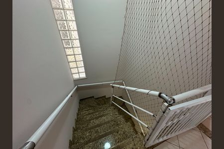 Casa para alugar com 150m², 3 quartos e 2 vagas Casa para alugar com 150m², 3 quartos e 2 vagasEscada