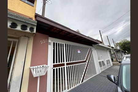 Casa para alugar com 150m², 3 quartos e 2 vagas Casa para alugar com 150m², 3 quartos e 2 vagasFachada