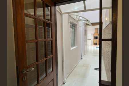 Casa para alugar com 150m², 3 quartos e 2 vagas Casa para alugar com 150m², 3 quartos e 2 vagasCorredor