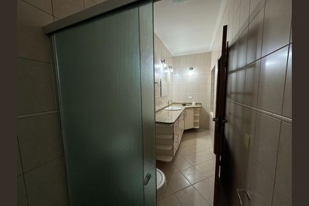Casa para alugar com 150m², 3 quartos e 2 vagas Casa para alugar com 150m², 3 quartos e 2 vagasBanheiro da Suíte 1