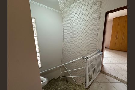 Casa para alugar com 150m², 3 quartos e 2 vagas Casa para alugar com 150m², 3 quartos e 2 vagasEscada