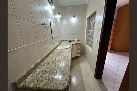 Casa para alugar com 150m², 3 quartos e 2 vagas Casa para alugar com 150m², 3 quartos e 2 vagasBanheiro da Suíte 1