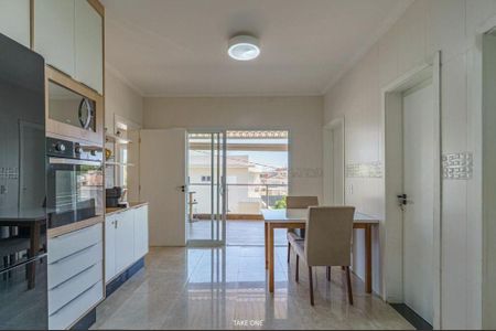 Casa à venda com 321m², 3 quartos e 4 vagas