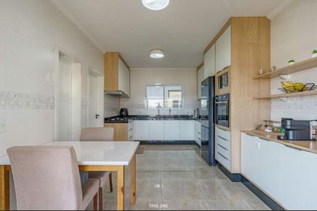 Casa à venda com 321m², 3 quartos e 4 vagas