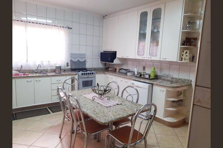Casa à venda com 335m², 3 quartos e 5 vagas