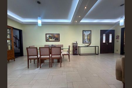 Casa à venda com 268m², 3 quartos e 2 vagas