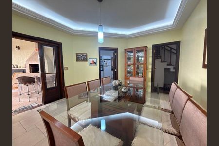Casa à venda com 268m², 3 quartos e 2 vagas