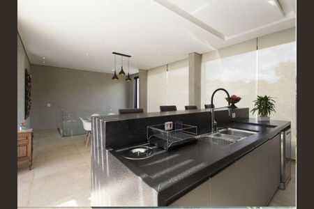 Casa à venda com 334m², 4 quartos e 4 vagas