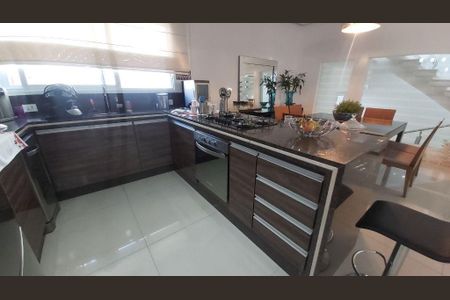 Casa à venda com 302m², 4 quartos e 4 vagas