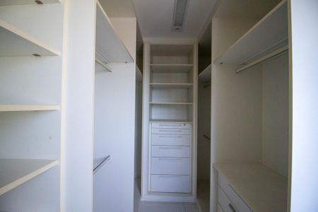 Apartamento para alugar com 135m², 3 quartos e 3 vagasCloset da suíte