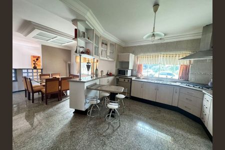 Casa à venda com 656m², 4 quartos e 7 vagas