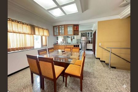 Casa à venda com 656m², 4 quartos e 7 vagas