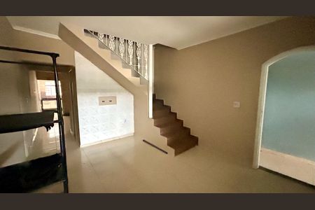 Casa para alugar com 3 quartos, 205m² em Cidade Serodio, Guarulhos