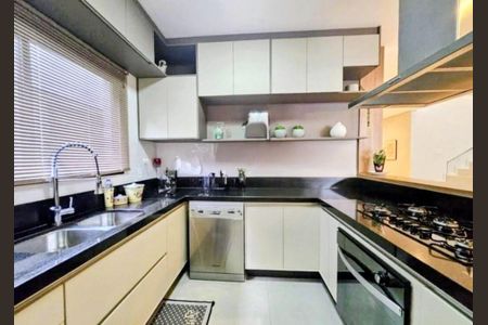 Casa à venda com 287m², 3 quartos e 4 vagas