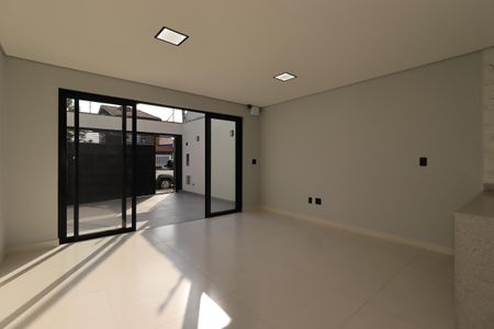 Casa à venda com 125m², 3 quartos e 2 vagasSala