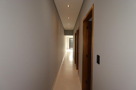 Casa à venda com 125m², 3 quartos e 2 vagasCorredor