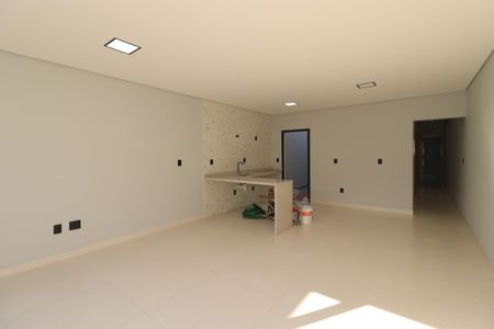 Casa à venda com 125m², 3 quartos e 2 vagasSala