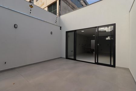 Casa à venda com 125m², 3 quartos e 2 vagasQuintal