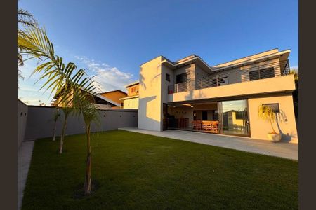 Casa à venda com 310m², 3 quartos e 4 vagas