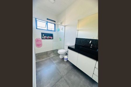 Casa à venda com 138m², 3 quartos e 4 vagas