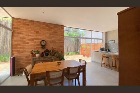 Casa à venda com 3 quartos, 215m² em Chácaras Silvânia, Valinhos
