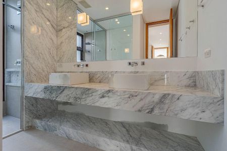 Casa à venda com 429m², 5 quartos e 3 vagas