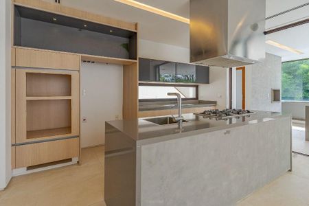 Casa à venda com 429m², 5 quartos e 3 vagas